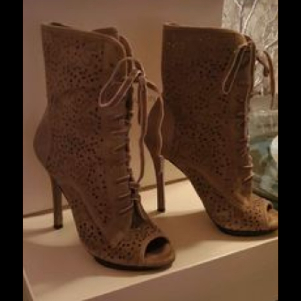 BCBGeneration Zina Boots ♡ Sz 7
